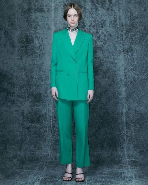 Isabel Díaz Ayuso traje chaqueta verde, Isabel Díaz Ayuso verde, Isabel Díaz Ayuso traje femenino,