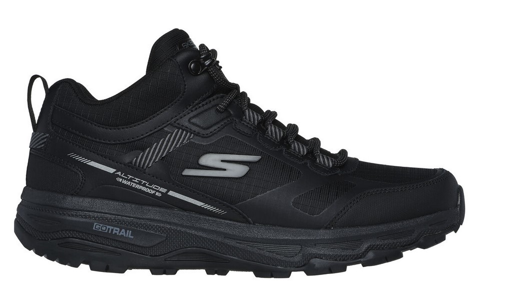 Skechers tiene la solución a la lluvia con estas zapatillas perfectas para tus looks deportivos