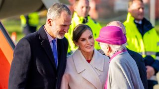 Los Reyes a su llegada a Dinamarca. / Gtres