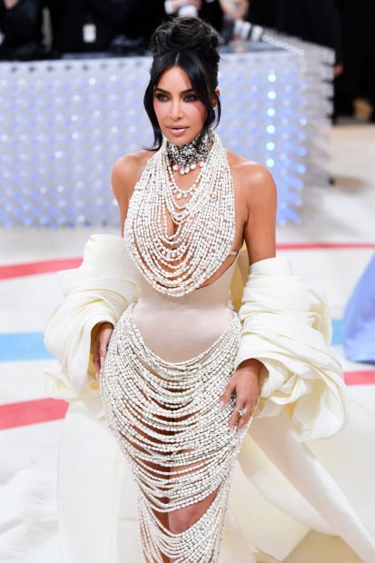Kim Kardashian vestido gala met, Kim Kardashian gala met, gala met tematica 2024,