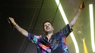 Melendi cantando en uno de sus estpectáculos / GTRES