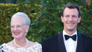 La reina Margarita y su hijo, Joaquín de Dinamarca en el 150º aniversario del Orangery in Fredensborg Palace/ Gtres