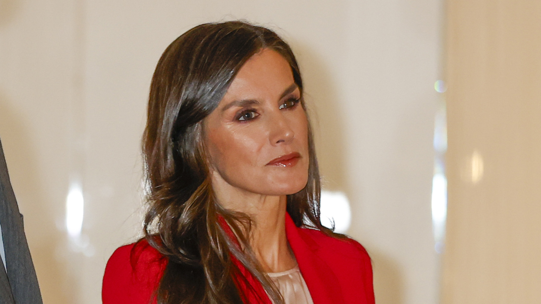 La Reina Letizia Rescata Su Traje Pantalón Más Enigmático