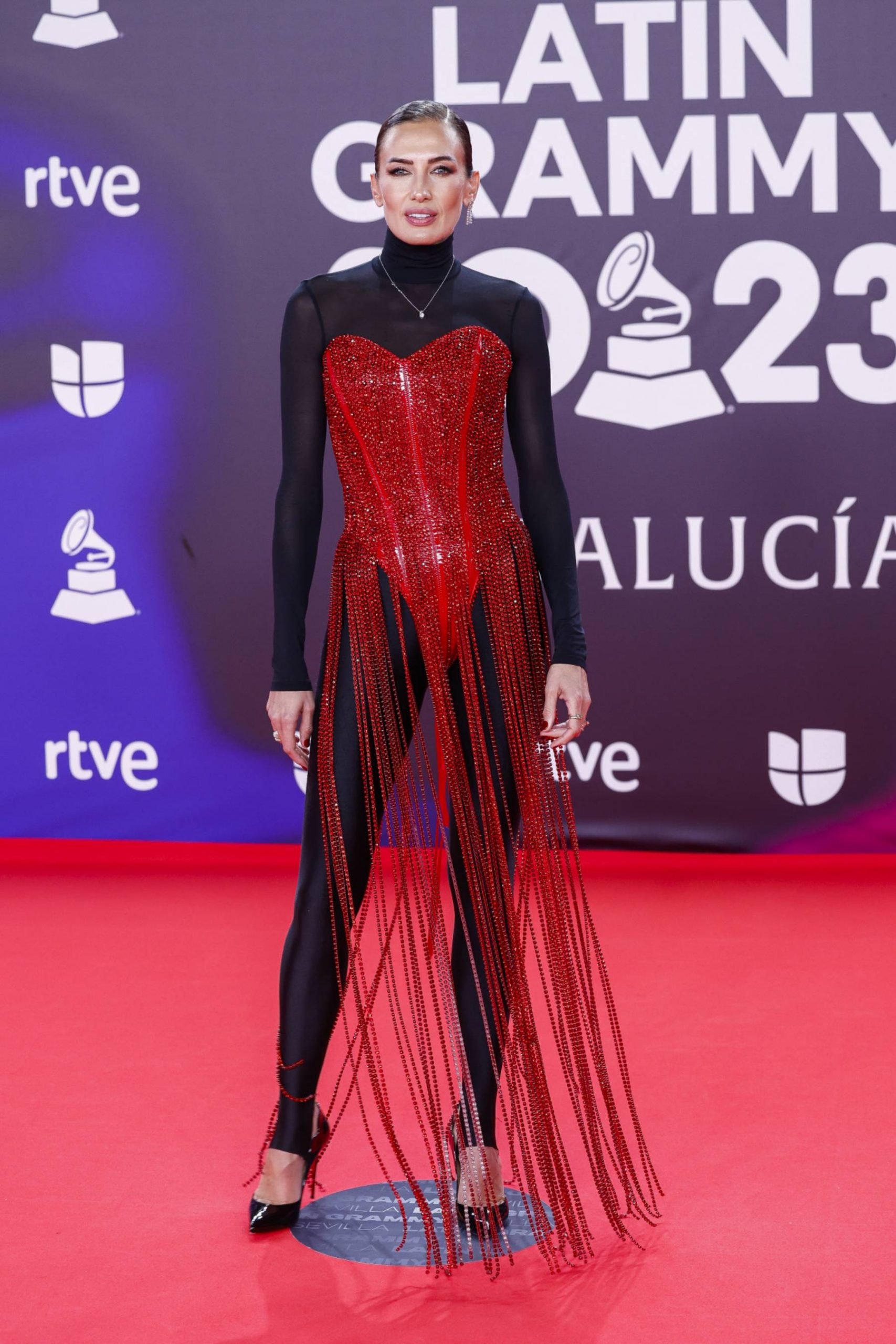 Nieves Álvarez, Nieves Álvarez Premios Grammy, looks Premios Grammy 