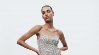 Amamos este vestido lencero de lentejuelas de Zara que será el ganador de las Navidades