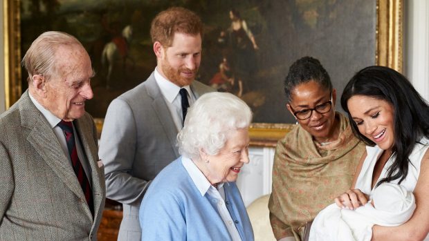 Carlos III, racismo, Archie, Meghan Markle, príncipe Harry