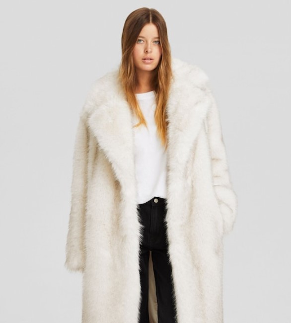 Espectacular para tus looks navideños: Bershka tiene el abrigo de pelo más elegante que vas a ver en todo el invierno