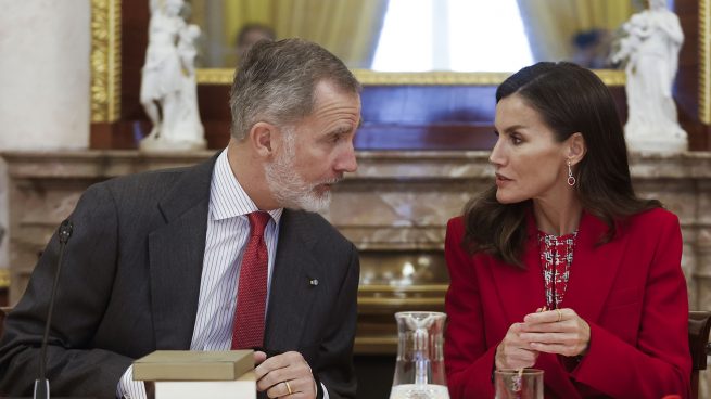 Letizia traje rojo, Reina Letizia Cervantes