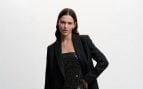 Acaba de llegar a Mango Outlet la blazer de lentejuelas ideal para Navidad: elegante, cómoda y un básico muy versátil