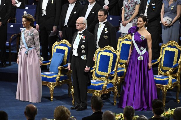 premios nobel 2023, rey carlos gustavo, princesa victoria, principe daniel suecia.