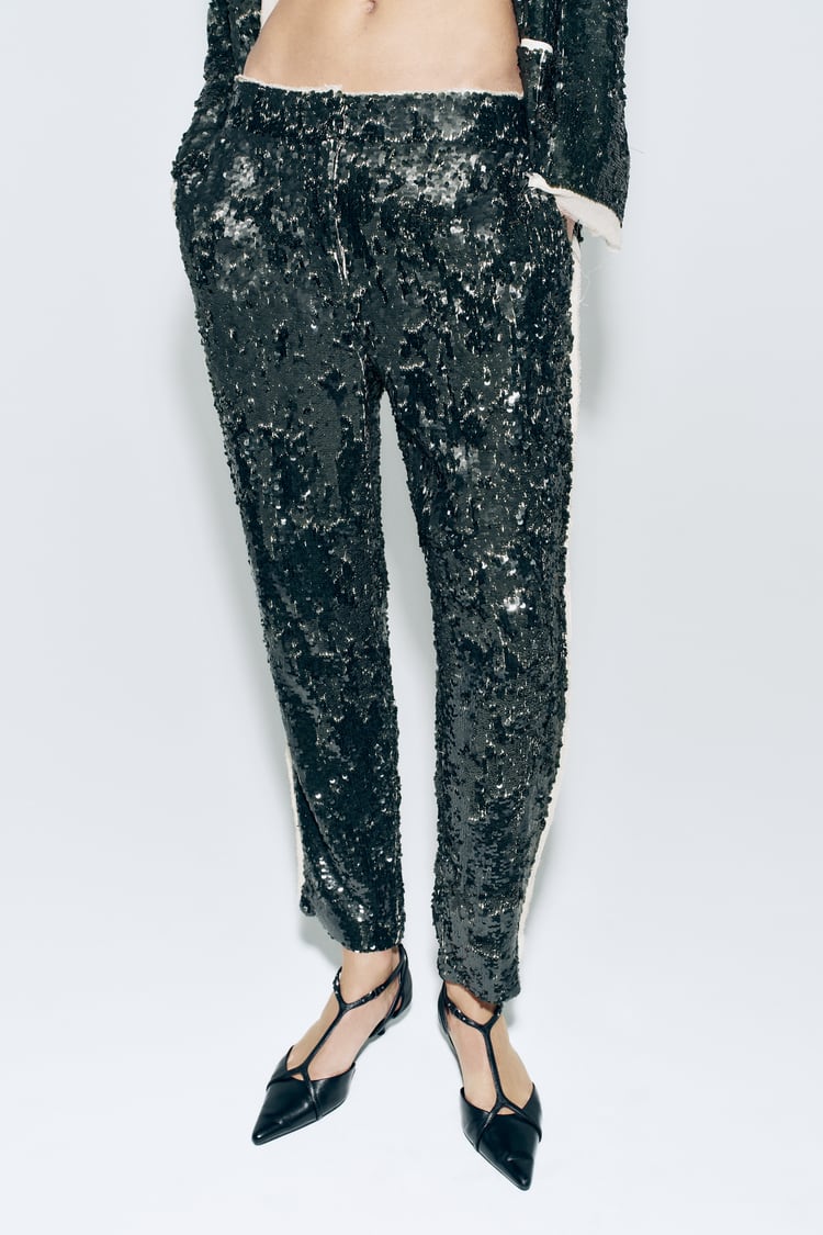 Como combinar los pantalones virales de lentejuelas de Zara