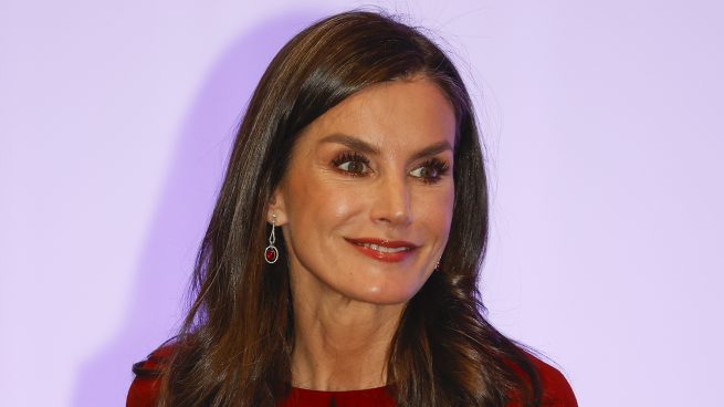 Reina Letizia sonríe