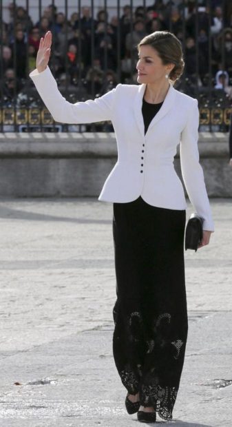 Reina Letizia, Reina Letizia falda blanca, Reina Letizia pascua militar,