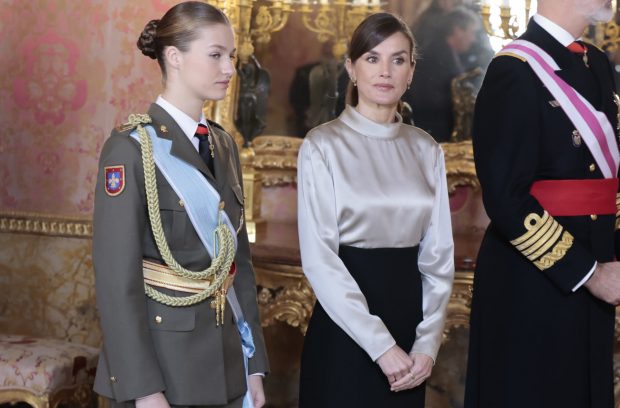 Leonor y Letizia, reyes españa, rey felipe, reina letizia look pascua militar,