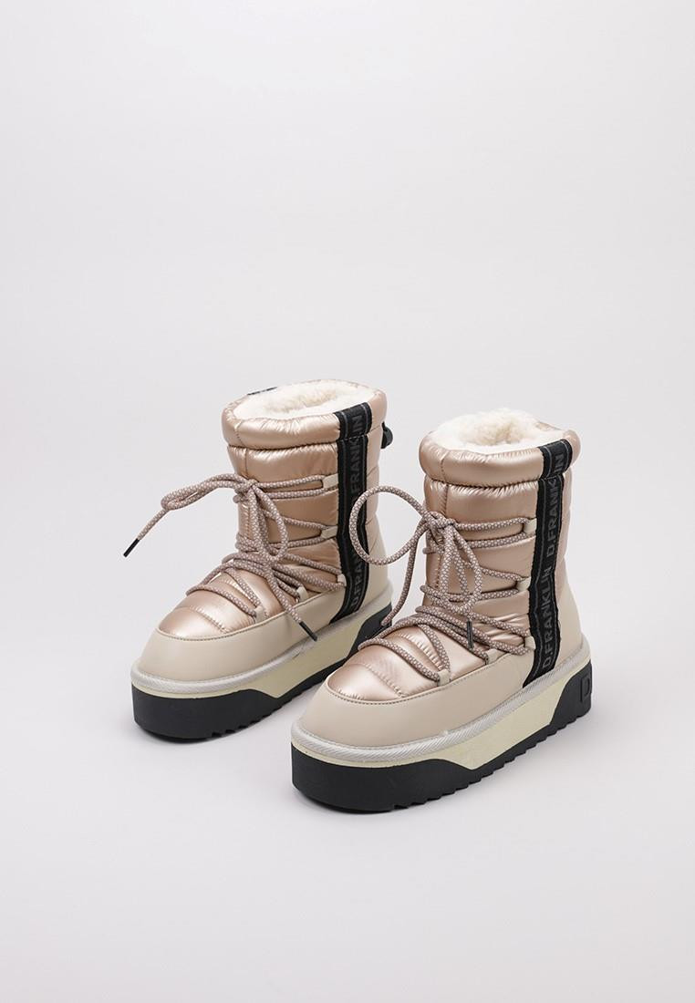Las botas estilo Moon Boot no tienen por qué costar mucho dinero, puedes tener unas de muy buenas sin gastarte una pasta