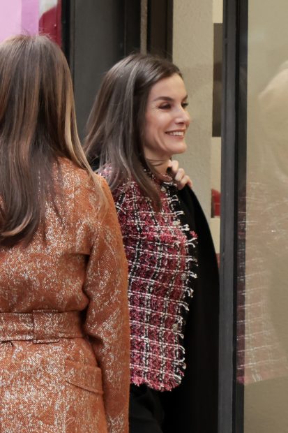 Reina Letizia, chaqueta, trata