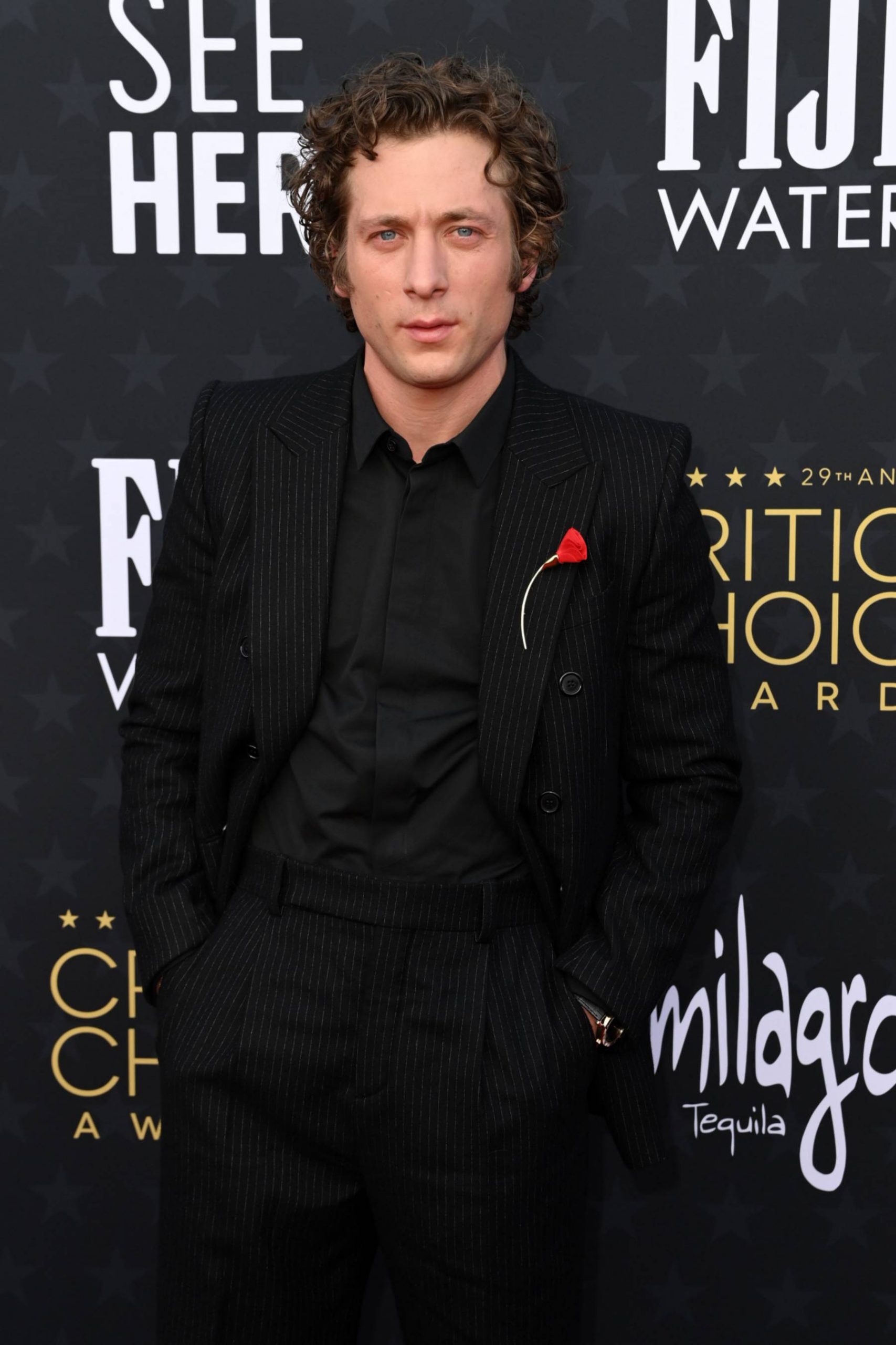 Rauw Alejandro Rosalía, Rosalía Jeremy Allen, Jeremy Rauw Alejandro rosa