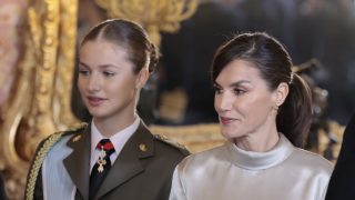 La Reina Letizia con la princesa Leonor en un acto. / Gtres