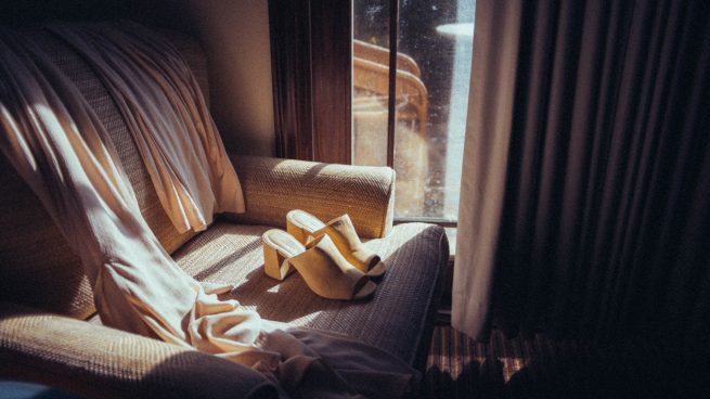 Las sandalias con tacón cómodo que arrasan este verano: iguales que las que usa la Reina Letizia