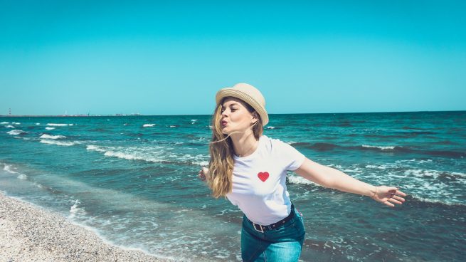 Es perfecta para bajitas: la falda vaquera de Pull and Bear que estiliza tu figura y no cuesta ni 30 euros