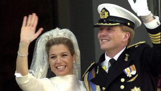 Máxima y Guillermo de Holanda el día de su boda. (Foto: Gtres)