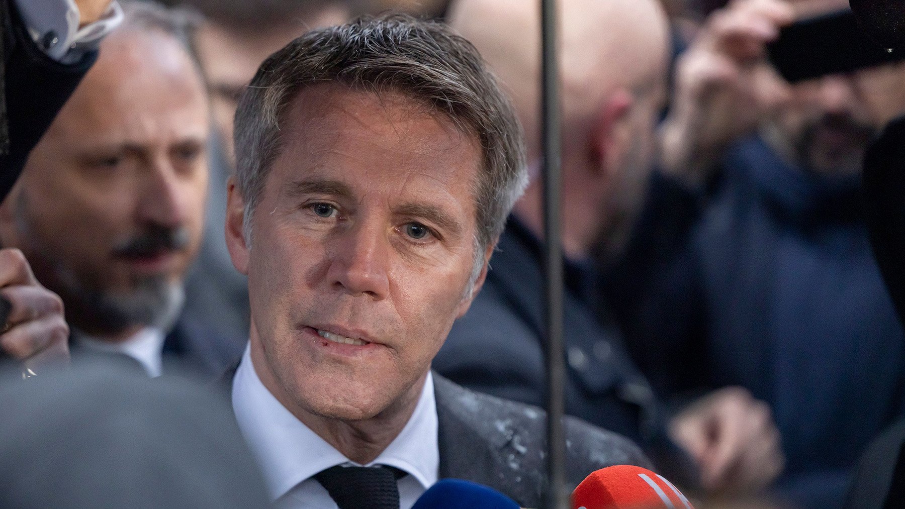 Manuel Filiberto de Saboya pone en jaque a su hija