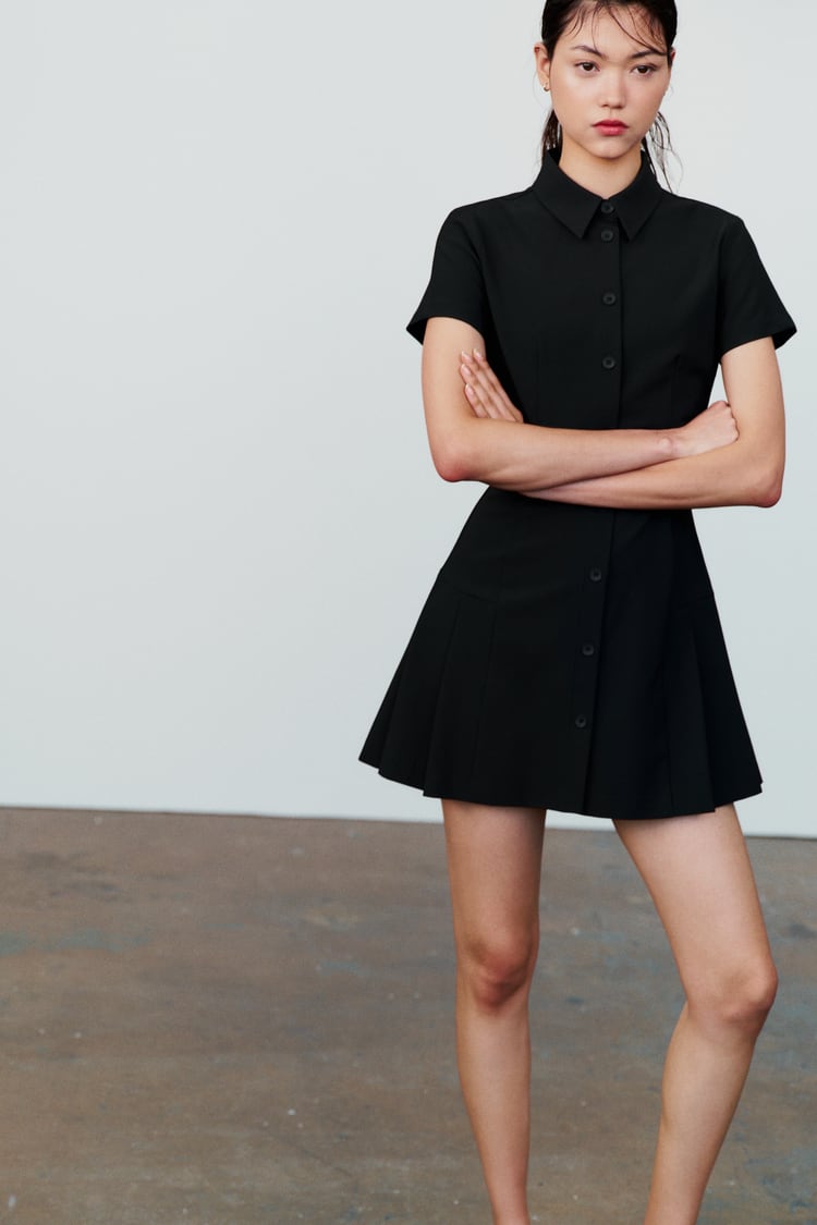 Fichamos el vestido mini camisero de Zara que es perfecto para combinar con bailarinas