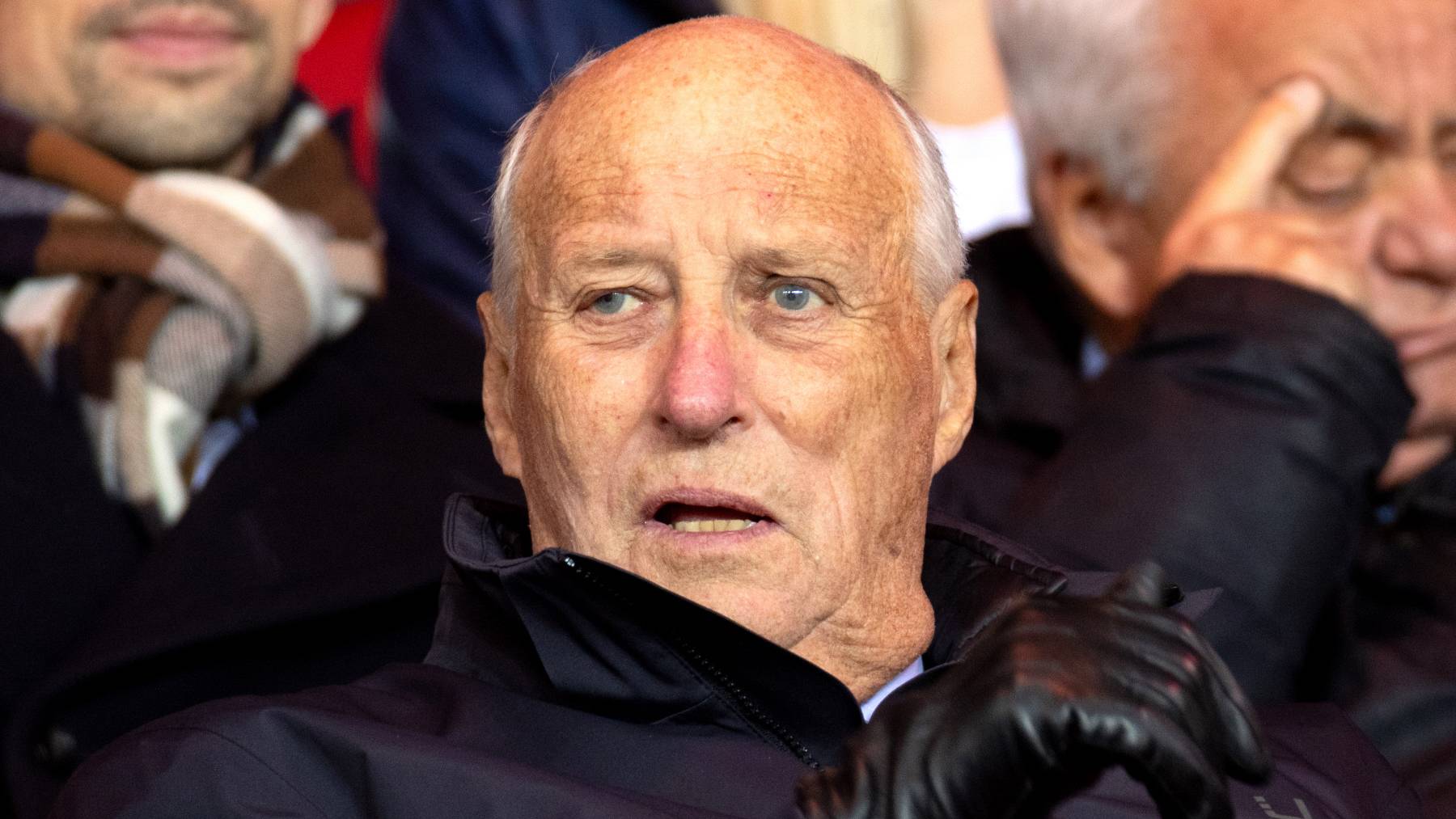 Harald de Noruega regresa a Oslo tras su ingreso en Tenerife