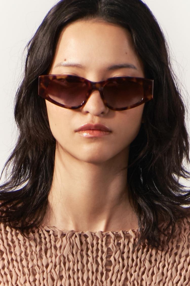 Estas gafas de sol parecen de marca de lujo pero en realidad son de Zara