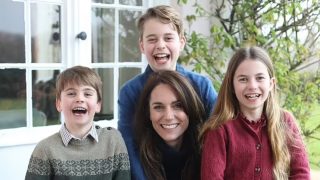 Kate Middleton con sus hijos/  Redes Sociales