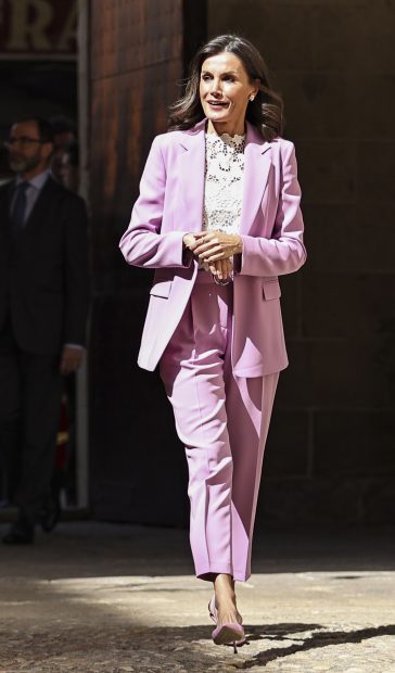 Reina Letizia, traje rosa