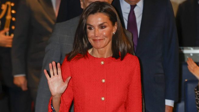 Reina Letizia, Letizia chaqueta roja, estilo Reina Letizia