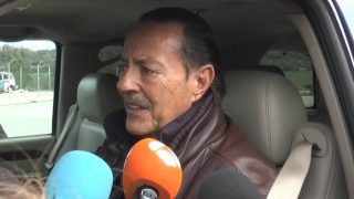 Julián Muñoz en el interior de un coche. / GTRES