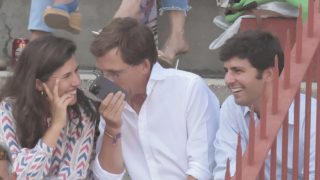 Teresa Urquijo, José Luis Martínez-Almeida y Juan Urquijo. / GTRES