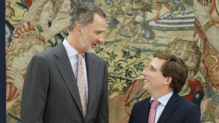 José Luis Martínez-Almeida y Felipe VI, en un acto oficial./ GTRES