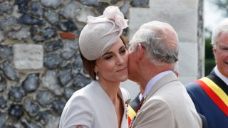 Kate Middleton, saludando al rey Carlos III. / Gtres