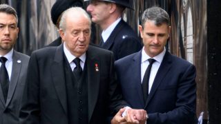 Juan Carlos I y Vicente García Mochales, en el funeral de la Reina Isabel II./ GTRES