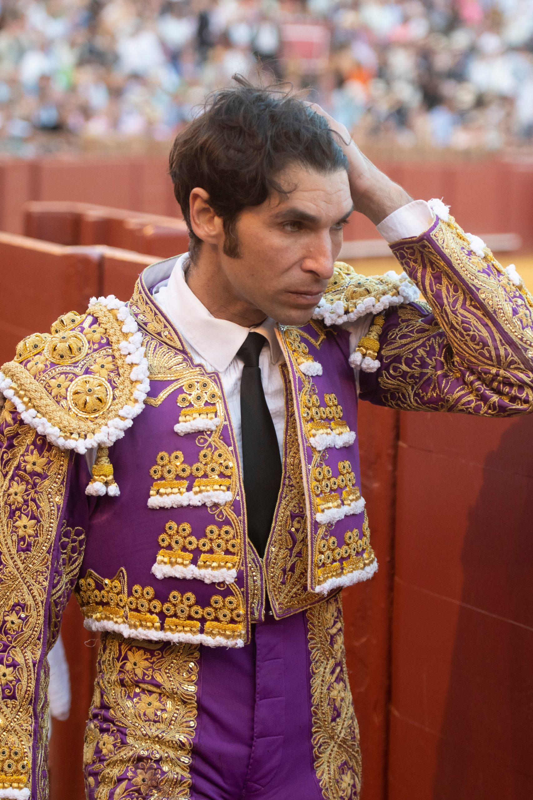 Cayetano Rivera sin suerte en Sevilla con un mal lote