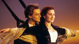 Leonardo DiCaprio y Kate Winslet, durante una escena de ‘Titanic’. (Foto: Gtres)