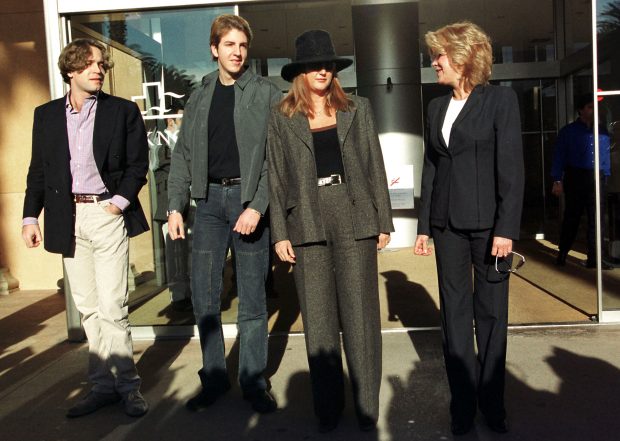 Carmen con los hijos del Baron en 2002