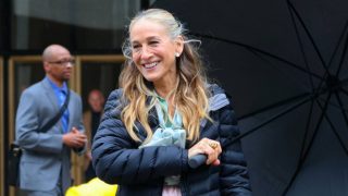 Sarah Jessica Parker metida en la piel de Carrie Bradshaw. Foto: Gtres