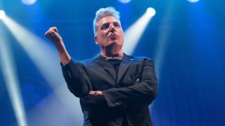 El cantante Loquillo en uno de sus conciertos en Madrid. (Foto: Gtres)