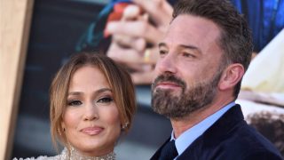 Jennifer López y Ben Affleck en la premier de la película ‘Air’ en Los Ángeles. (Foto: Gtres)