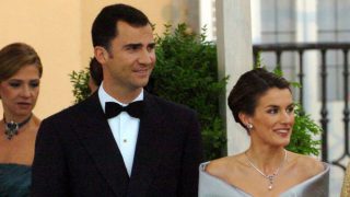 Los Reyes don Felipe y doña Letizia, en la cena previa a su boda. (Foto: Gtres)
