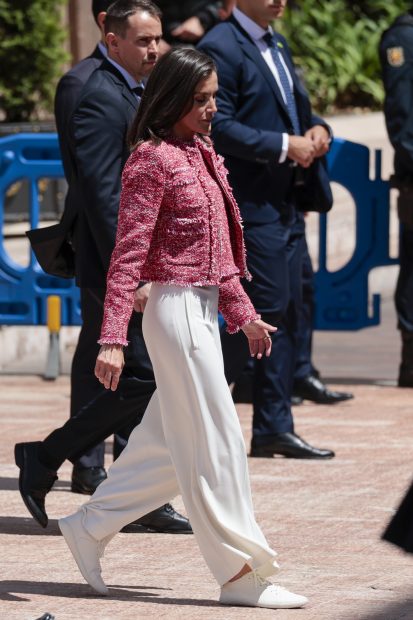 Reina Letizia, pantalón blanco