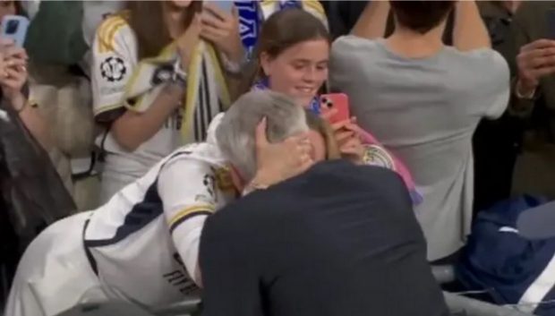 Carlo Ancelotti, mujer Carlo Ancelotti, Carlo Ancelotti beso mujer, 