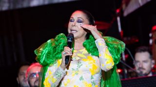 Isabel Pantoja, durante su concierto en Almería. (Foto: Gtres)