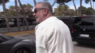 Agustín Pantoja, en el aeropuerto de Almería. (Foto: Gtres)