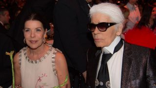 Karl Lagerfeld con Carolina de Mónaco. (Foto: Gtres)