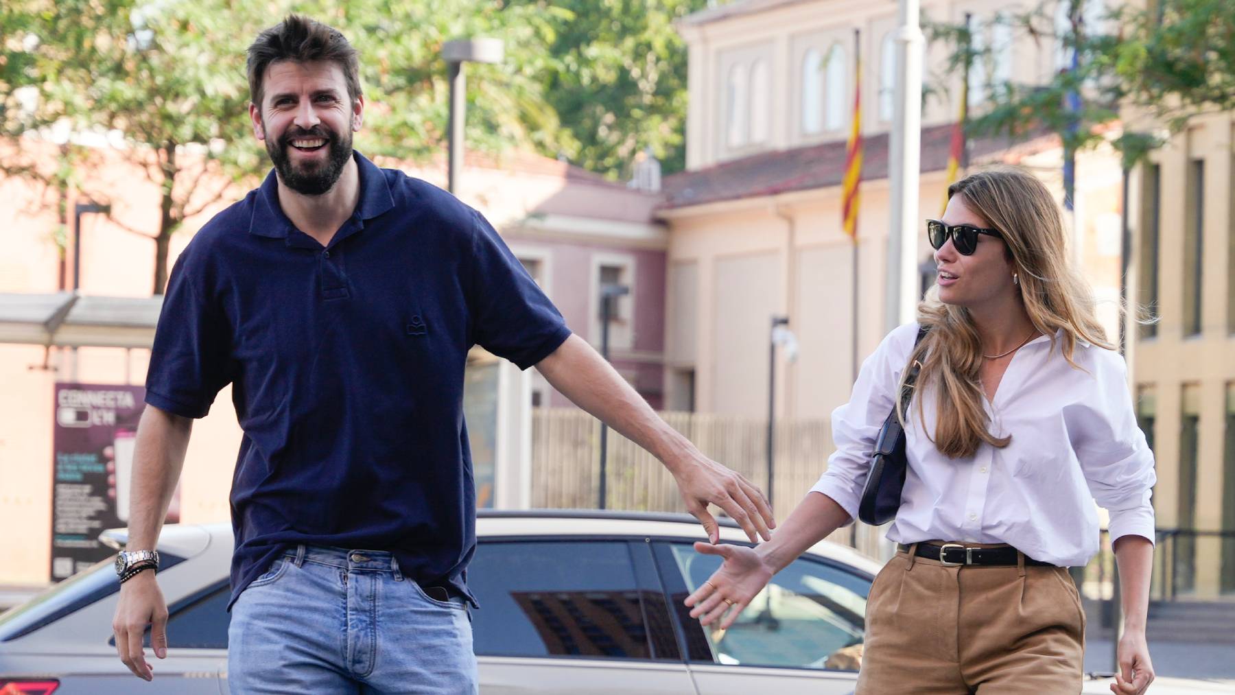 Gerard Piqué Y Clara Chía Reaparecen Cariñosos Y De La Mano Minutos Antes De Su Cita En Los 1530